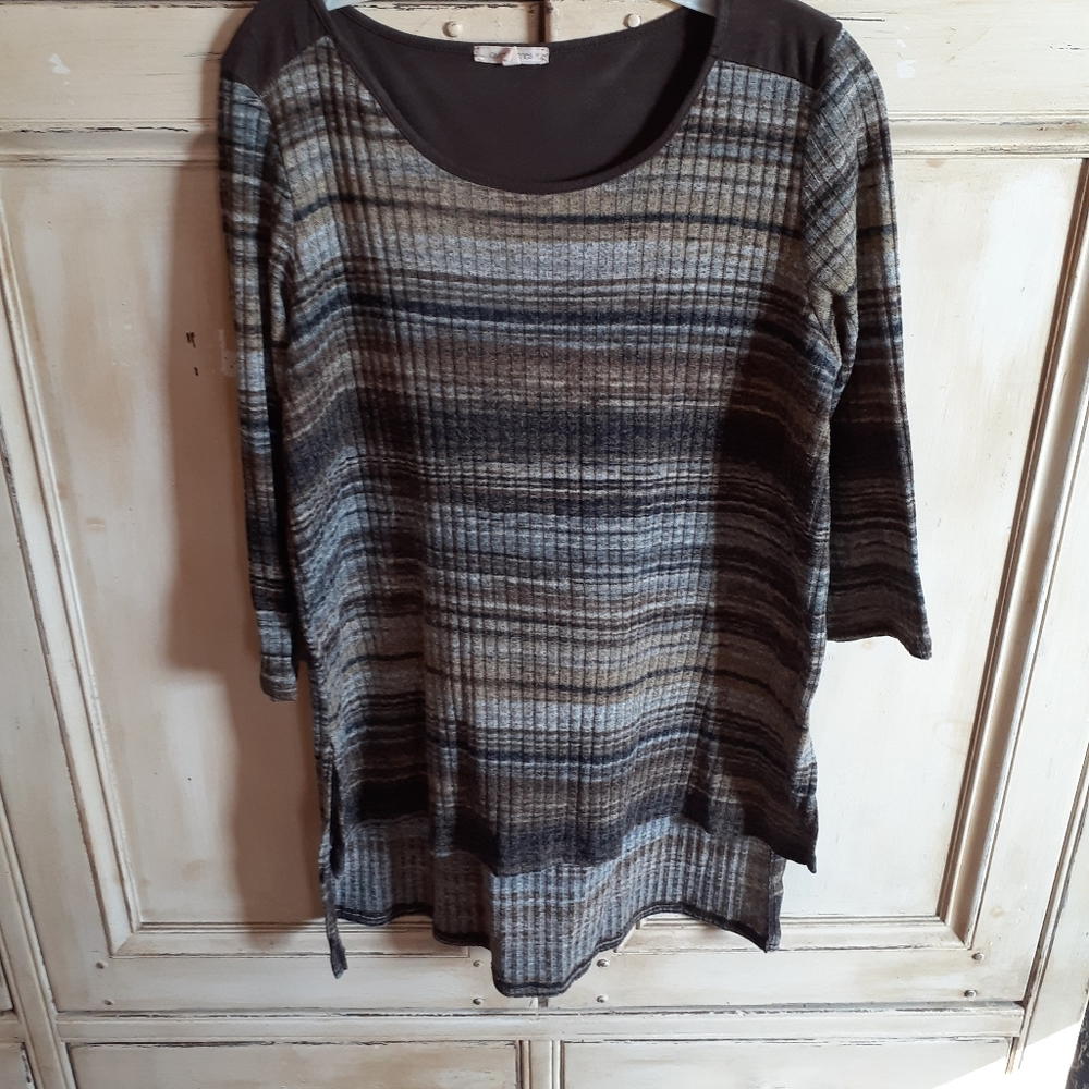 Ava James top kind of like a sweater high low